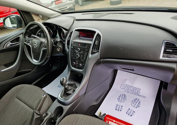 Opel Astra cena 25900 przebieg: 117000, rok produkcji 2012 z Żnin małe 781